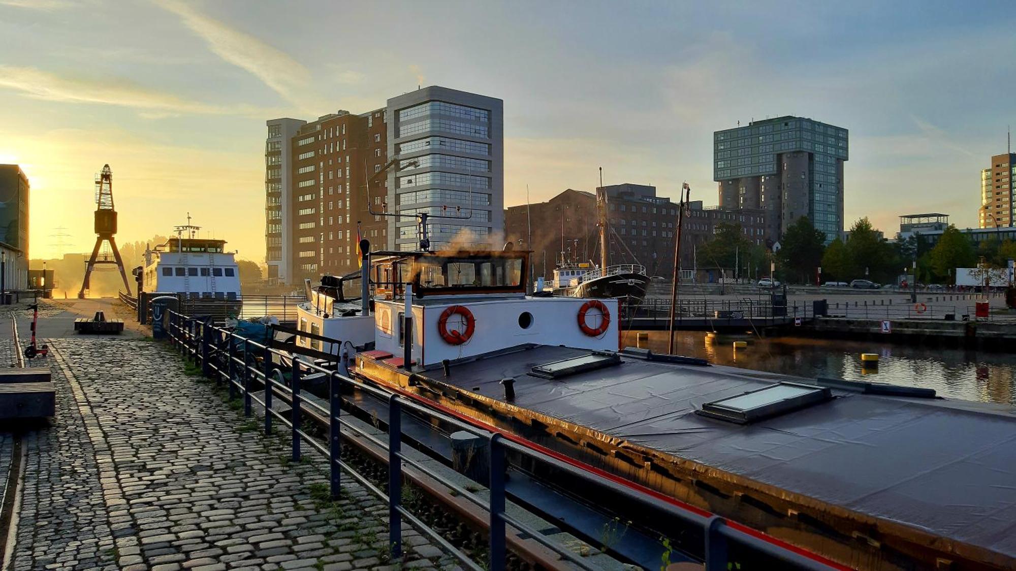 Schiffshotel "Schlafen Im Hafen" Hamburg Eksteriør bilde