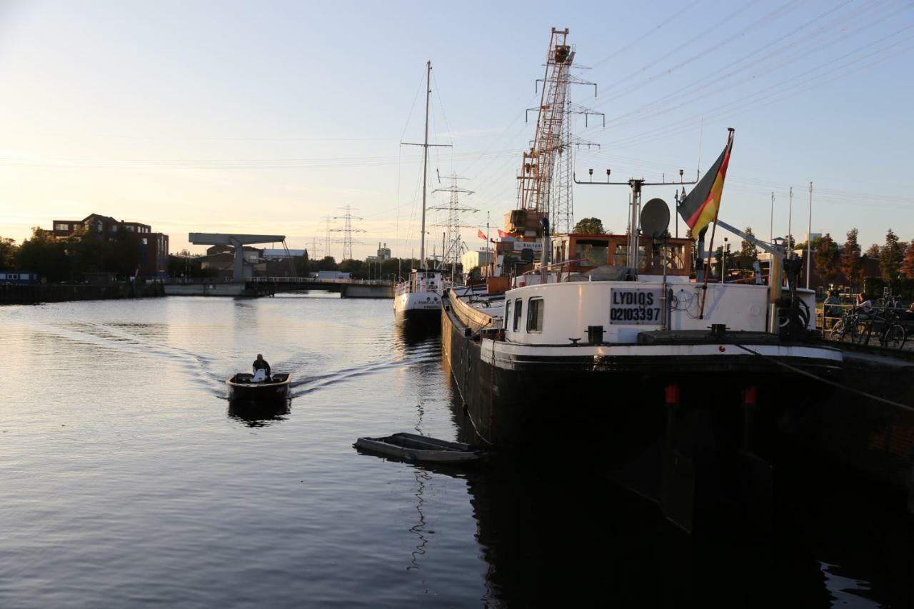 Schiffshotel "Schlafen Im Hafen" Hamburg Eksteriør bilde